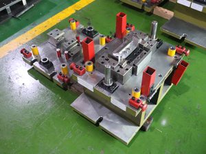 Single punch die (engineering die)