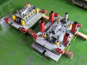 Single punch die (engineering die)