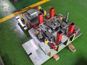 Single punch die (engineering die)